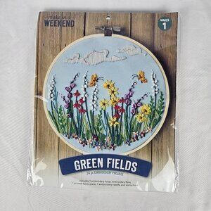 Leisure Arts "Green Fields" 24 Piece Embroidery Project with Hoop NWT